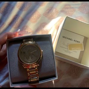 MK7088 Michael Kors Women’s Watch